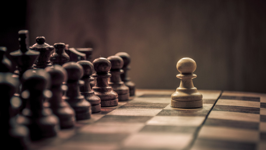 One-Pawn-against-an-Army-Chess-900.jpg